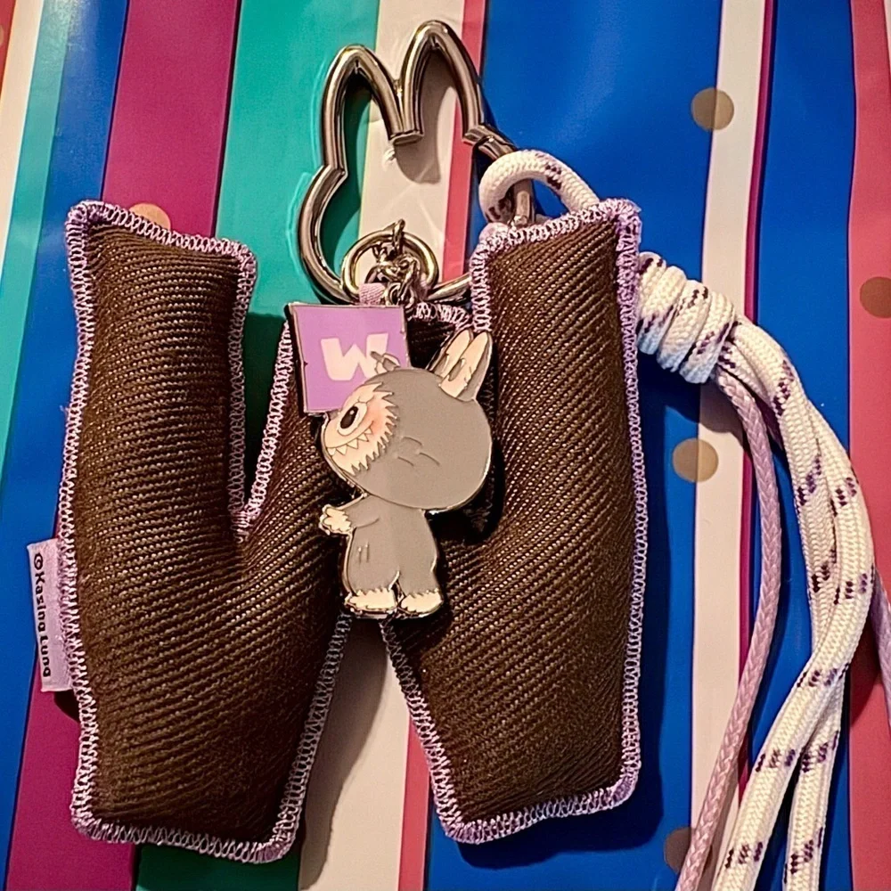 🐙🆕🐙 Pop Mart Pin For Love The Monsters Letter “W” Keyring Charm
